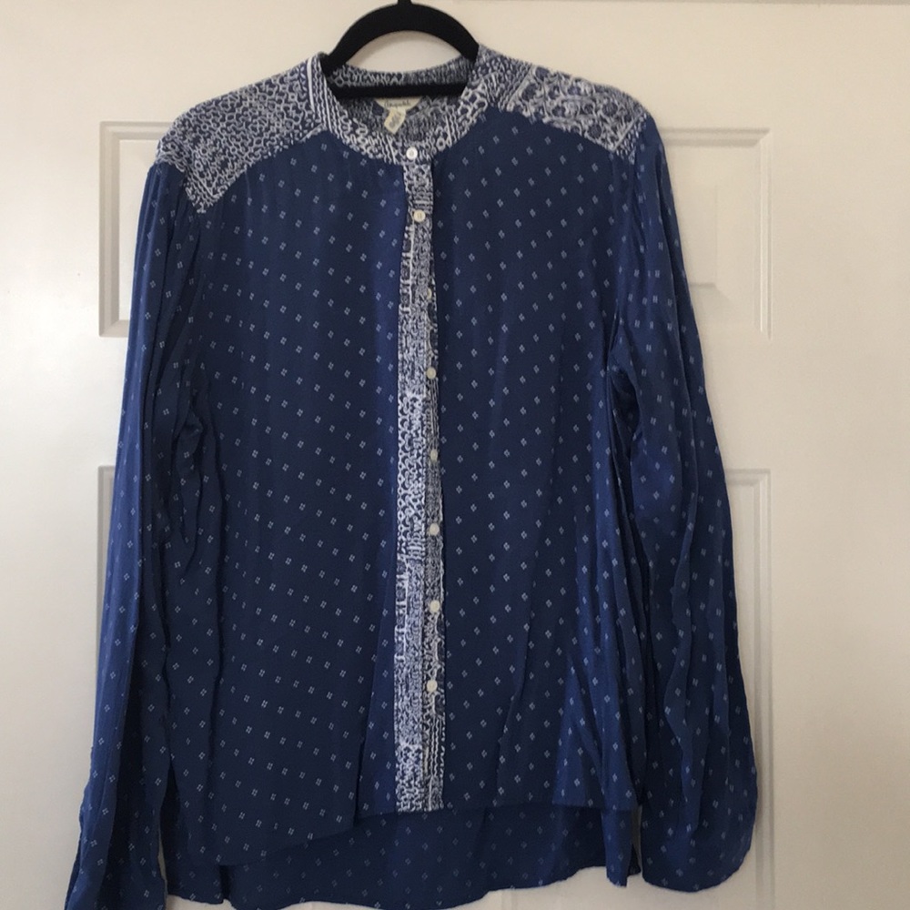 Blouse. Good condition.gentle cycle/hung dry.